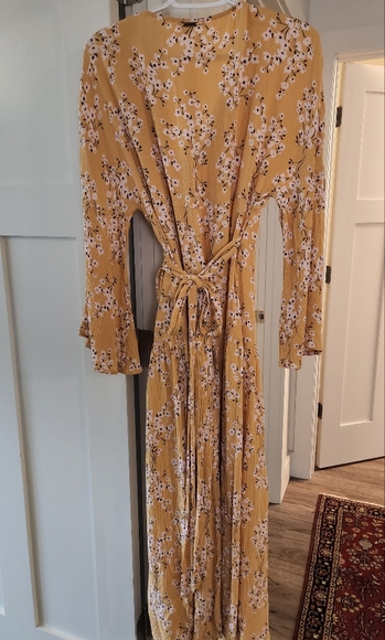 Billabong Dresses & Skirts - Billabong Maxi Wrap Dress Yellow Floral